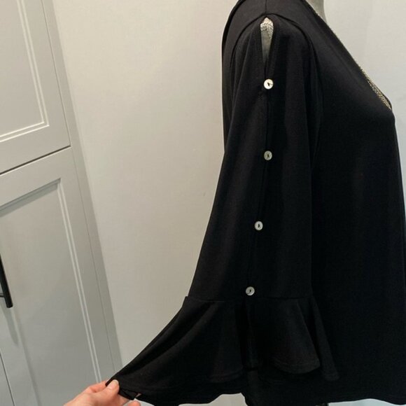 Green Envelope Los Angeles Black Bell Sleeve Flowy Blouse Size 2X - Picture 6 of 11